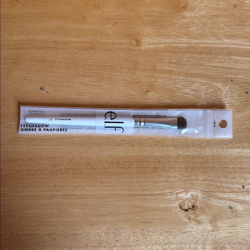 E.L.F. Eyeshadow Brush - Picture 2 of 5